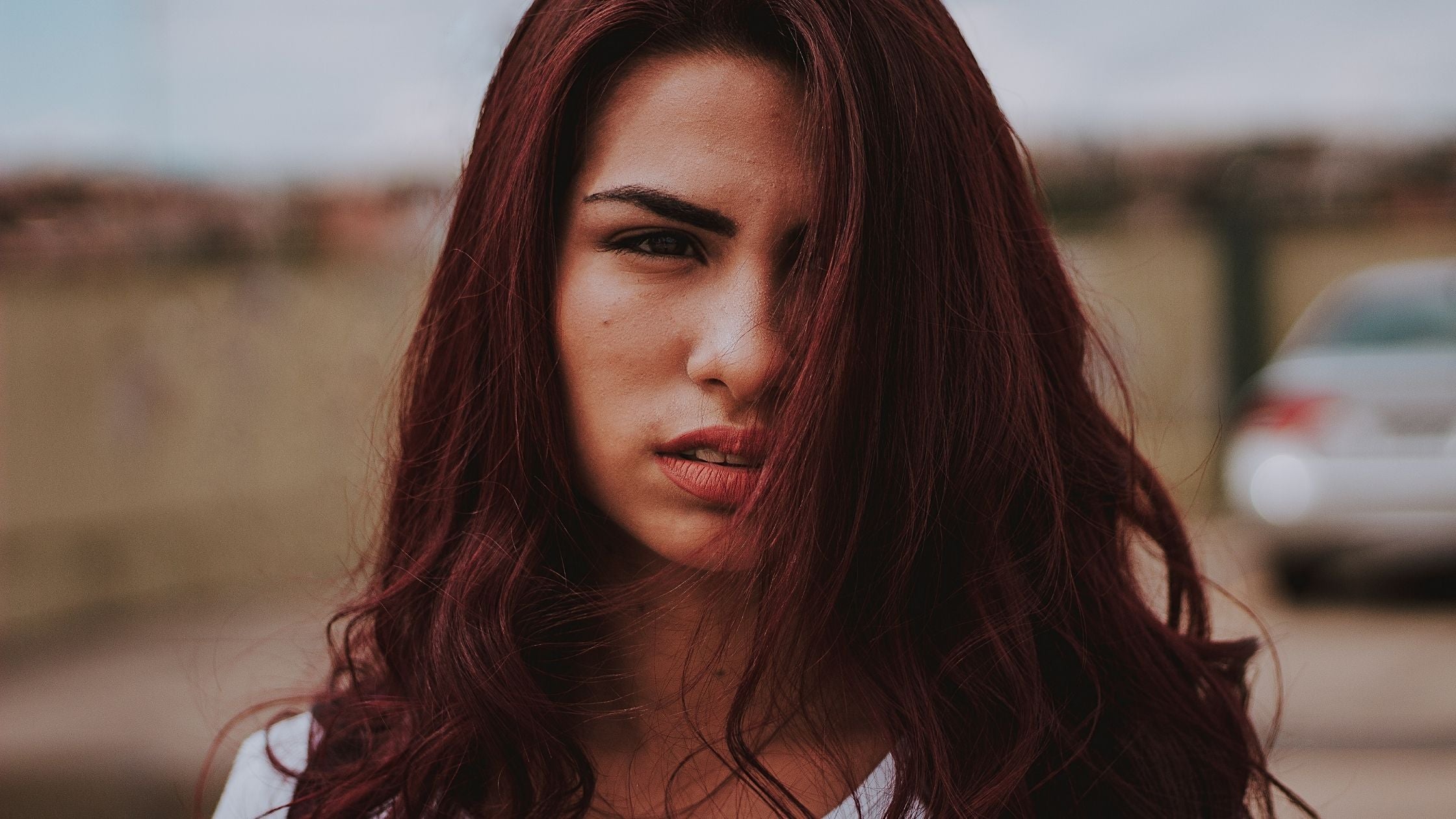 What causes dry skin around the eyes? What causes dry skin around the eyes?