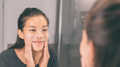 How To Choose The Best Face Wash For Oily Skin With Oil-control & Oil-Balancing Ingredients